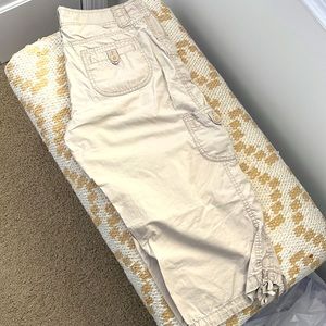Carlson khaki cargo capri size 6
